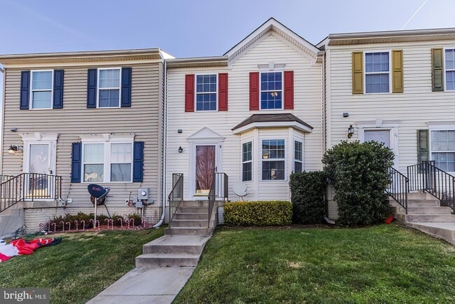 property at 9 E Calabash Ct