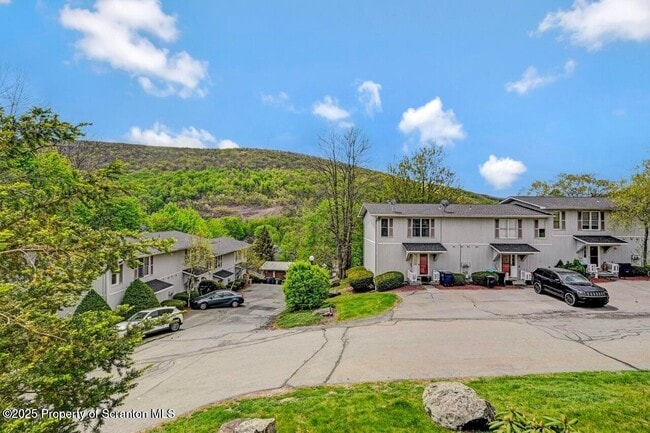 26 Abington Gardens Dr in Chinchilla, PA - Building Photo - Building Photo