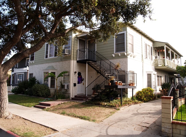 1121 N French St in Santa Ana, CA - Foto de edificio - Building Photo