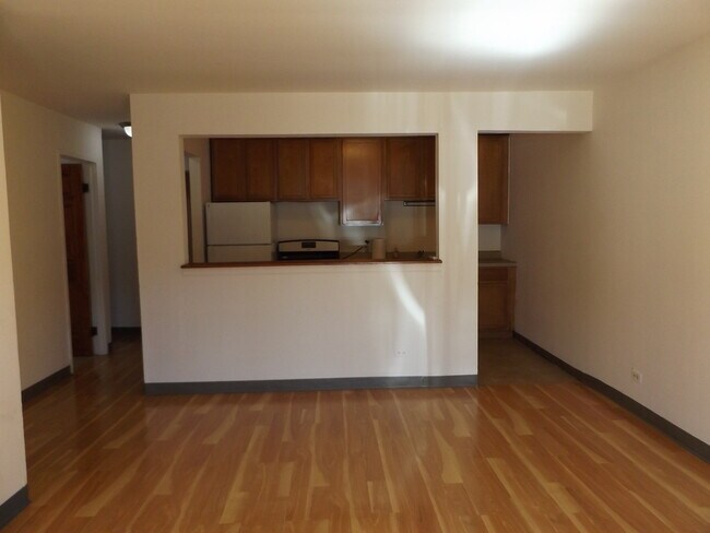 710 W Huntington Commons Rd in Mount Prospect, IL - Building Photo - Building Photo