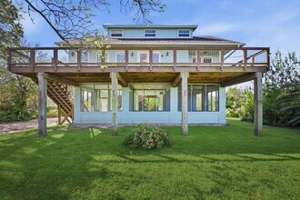 180 Grove Rd in Kemah, TX - Building Photo - Building Photo