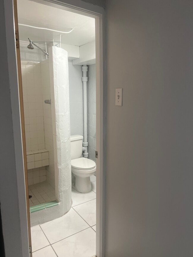 615 Hillcrest St, Unit B in Orlando, FL - Foto de edificio - Building Photo