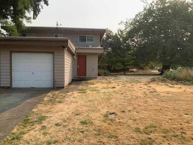 1298 W Fairview Dr in Springfield, OR - Building Photo - Building Photo
