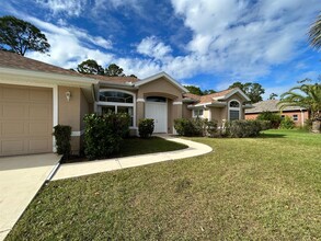 129 Brittany Ln in Palm Coast, FL - Building Photo - Building Photo