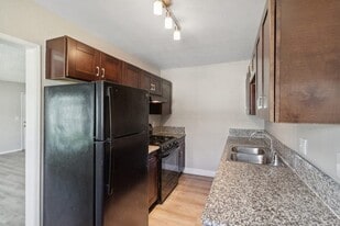 Park Crest Apartments in San Diego, CA - Building Photo