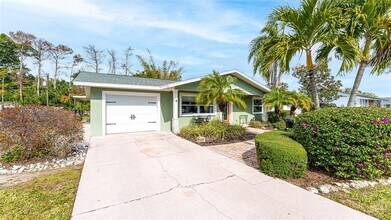 6904 9th Ave NW in Bradenton, FL - Foto de edificio - Building Photo