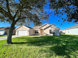 1091 SW California Blvd in Port St. Lucie, FL - Building Photo