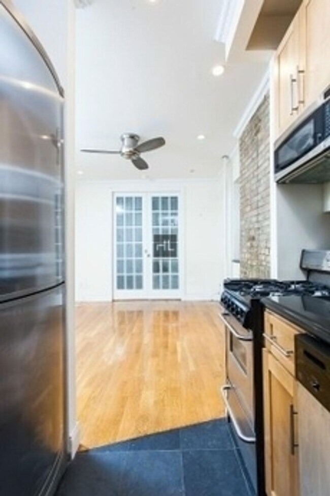 NO FEE One Bed in Kips Bay! Won't Stay on  in New York, NY - Building Photo - Building Photo