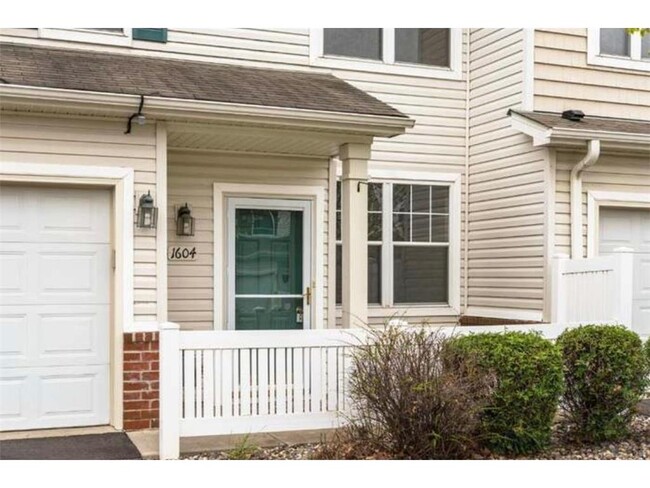 1604 Liberty Cir in Shakopee, MN - Building Photo - Building Photo
