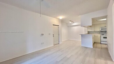 3021 Alcazar Pl in Palm Beach Gardens, FL - Foto de edificio - Building Photo