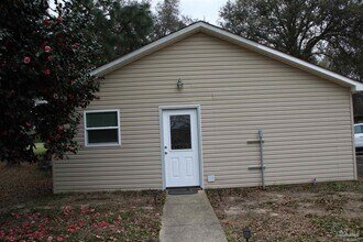 5864 Tanglewood Dr in Milton, FL - Building Photo - Building Photo
