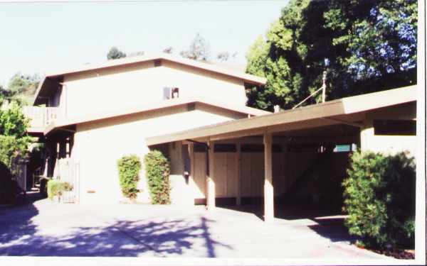 Minnalee Apartments in Novato, CA - Foto de edificio - Building Photo