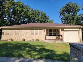 406 Oak St in Copperas Cove, TX - Building Photo