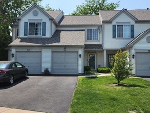 711 Blossom Ct in Naperville, IL - Building Photo - Building Photo