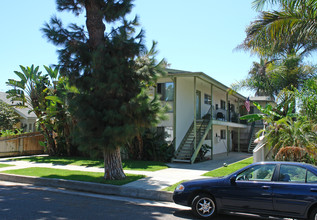 Ocean Breeze Apartments in Oceanside, CA - Building Photo - Building Photo