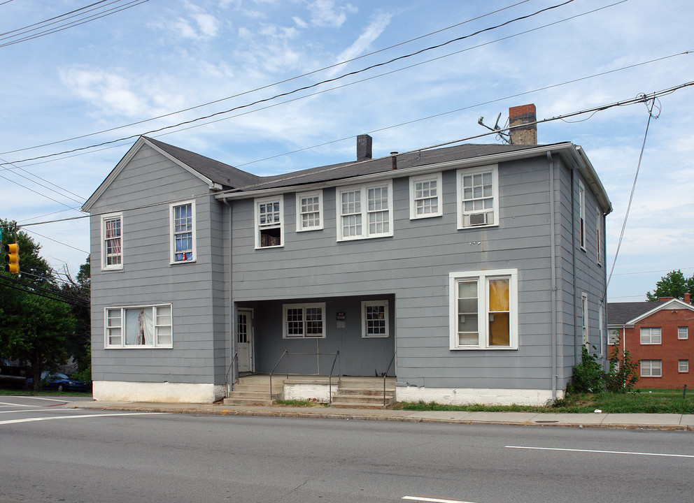742 W English Rd in High Point, NC - Foto de edificio
