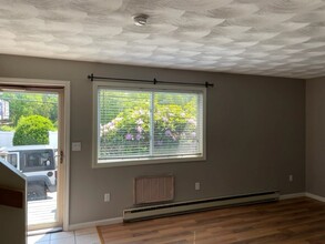 661 Metacom Ave in Bristol, RI - Building Photo - Building Photo