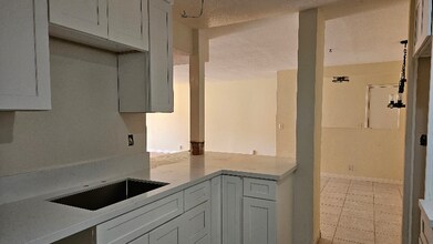 2639 Pirineos Way in Carlsbad, CA - Building Photo - Building Photo
