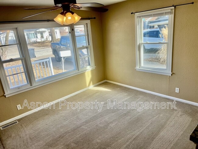 1103 Hillary Ave in Burlington, IA - Building Photo - Building Photo