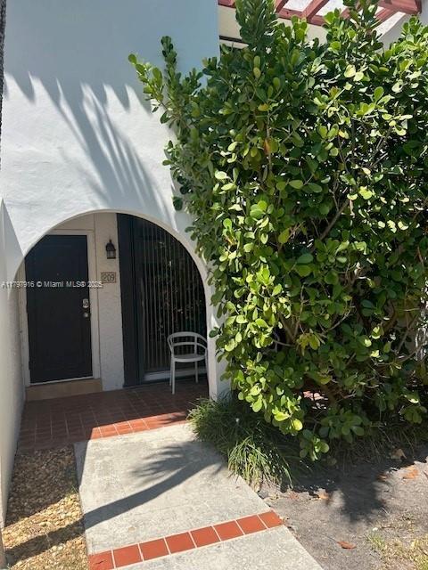 property at 425 Grapetree Dr