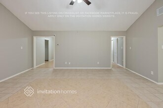 8703 Saratoga Forest Dr in Houston, TX - Building Photo - Building Photo