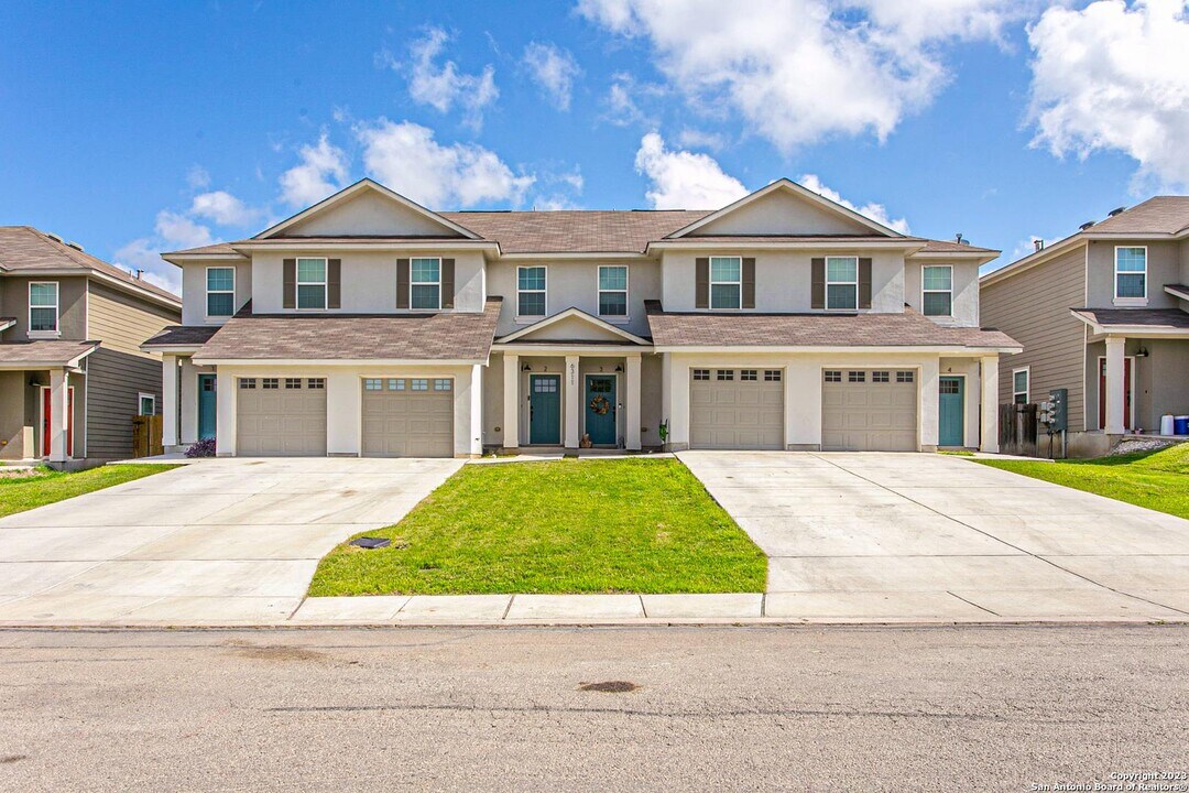 6311 Melanzane Ave in San Antonio, TX - Building Photo