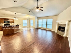 8916 N 155th E Ave in Owasso, OK - Foto de edificio - Building Photo