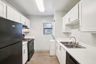 Fox Creek in Layton, UT - Building Photo