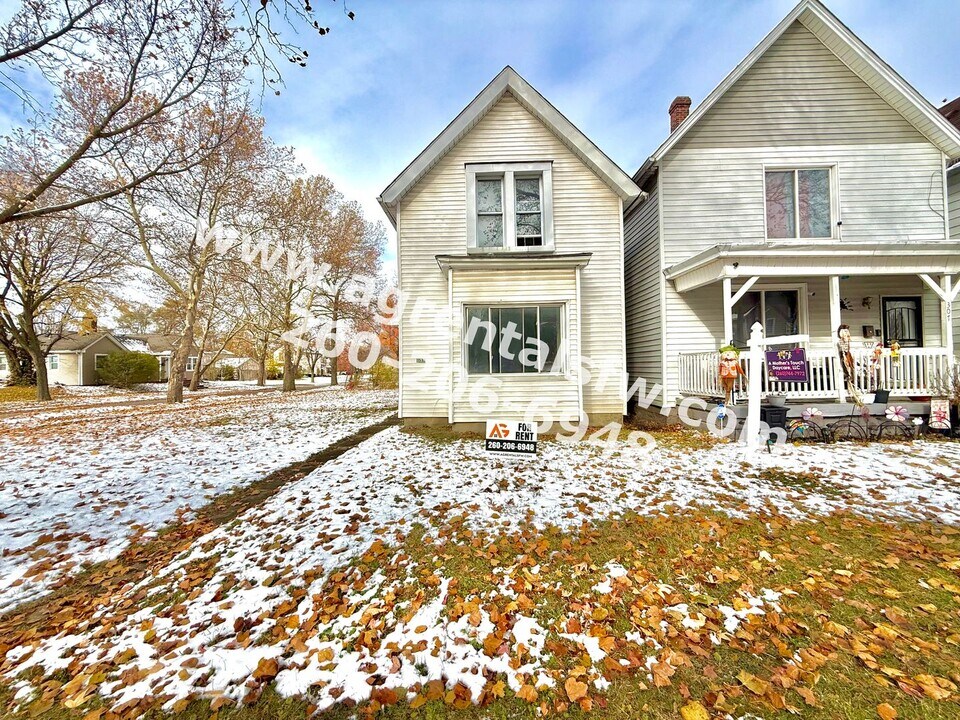 303 E Butler St in Fort Wayne, IN - Building Photo