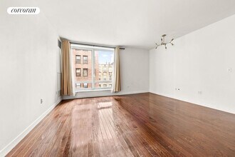 462 W 58th St in New York, NY - Building Photo - Building Photo