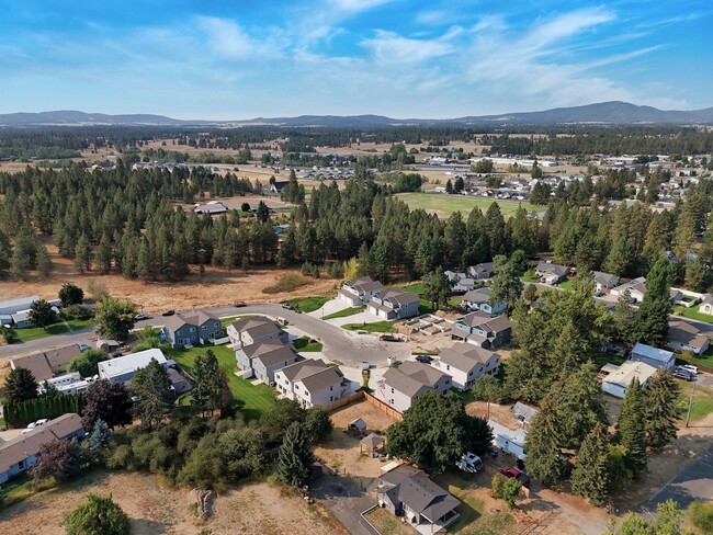 805 F St in Deer Park, WA - Foto de edificio - Building Photo