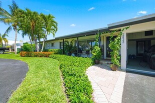 2433 NE 24th St in Lighthouse Point, FL - Building Photo