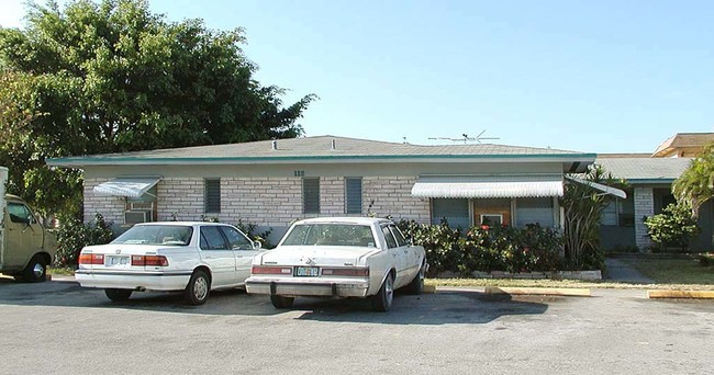 112 NW 10th St in Homestead, FL - Foto de edificio - Building Photo