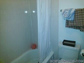 833 Beacon St, Unit 403 in Boston, MA - Building Photo - Building Photo