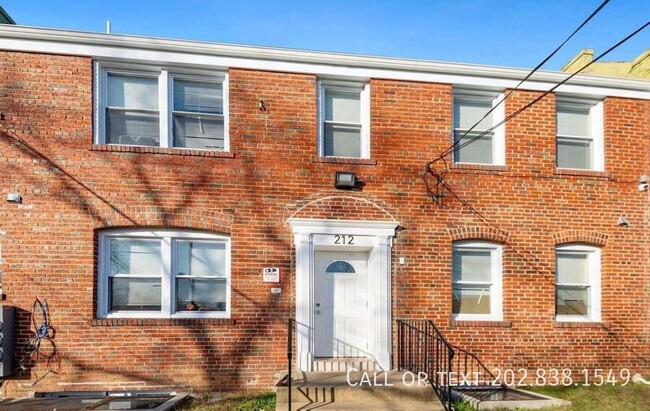 212 Orange St SE in Washington, DC - Building Photo - Building Photo