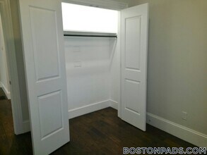 2044 Beacon St in Newton, MA - Building Photo - Building Photo