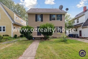 447 Sunset in Toledo, OH - Building Photo