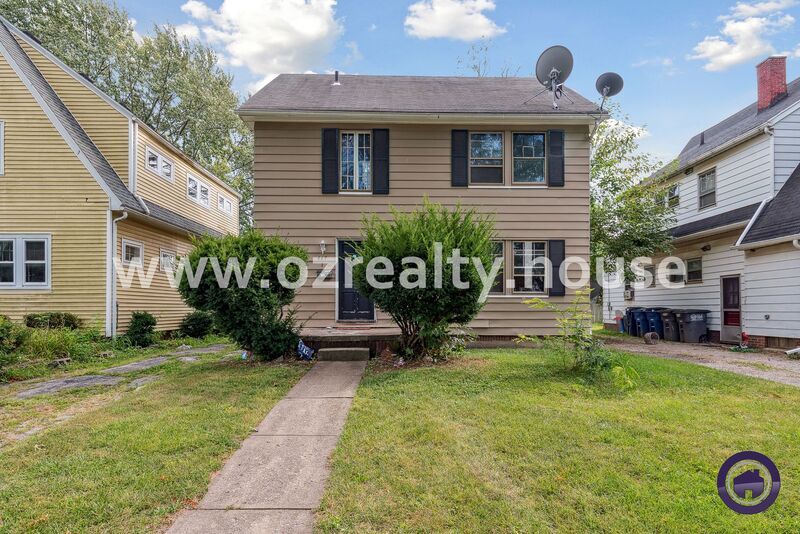 447 Sunset in Toledo, OH - Building Photo