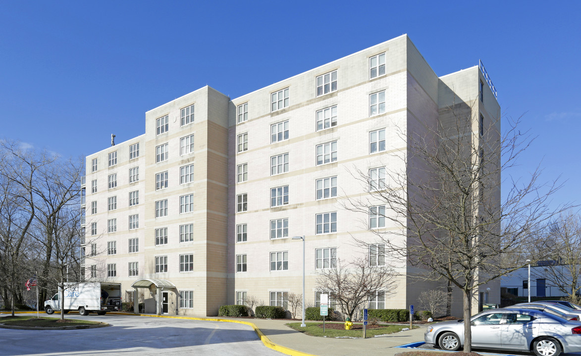 A. J. Demor Towers in Verona, PA - Foto de edificio