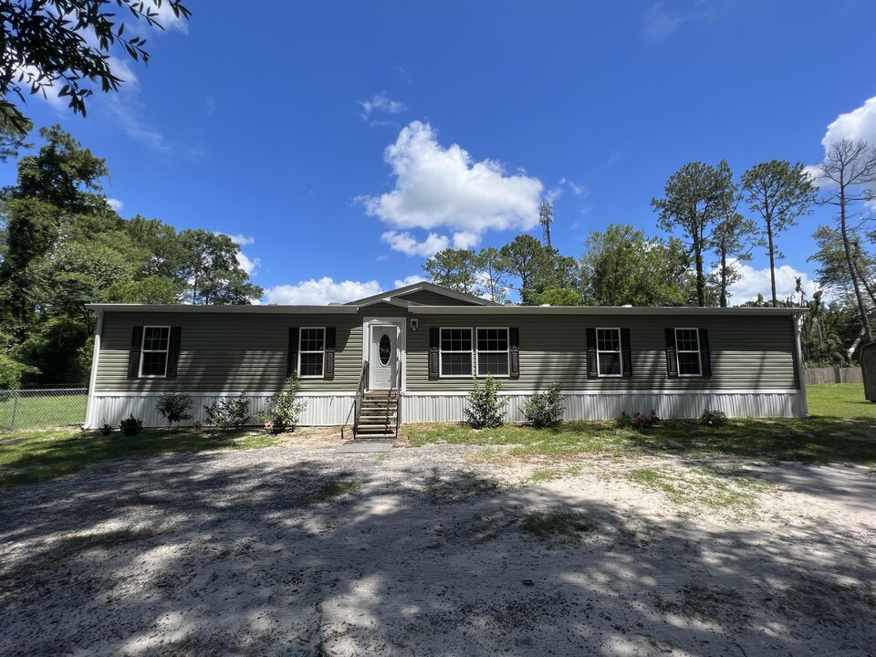 234 Dogwood Dr in Crawfordville, FL - Building Photo