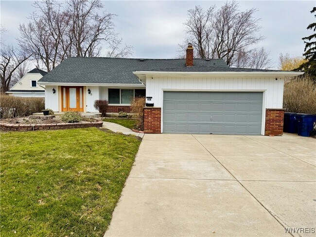 property at 82 North Dr