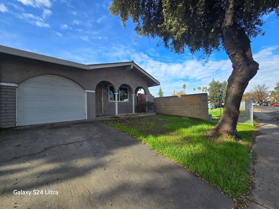 2945 Park Ave in Merced, CA - Building Photo