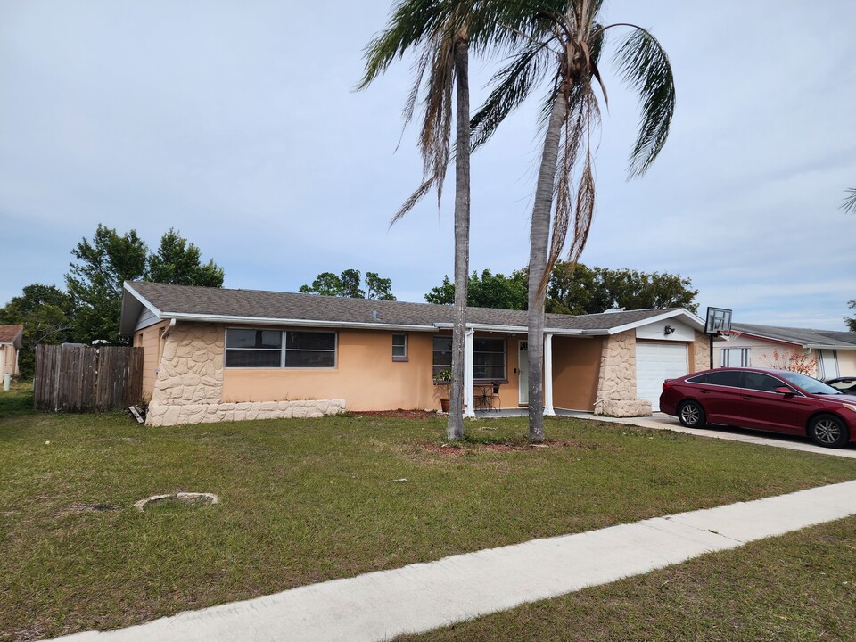 6019 9th Ave in New Port Richey, FL - Building Photo