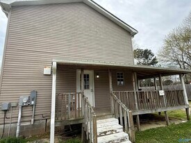 215 Brian Dr in Ardmore, AL - Building Photo