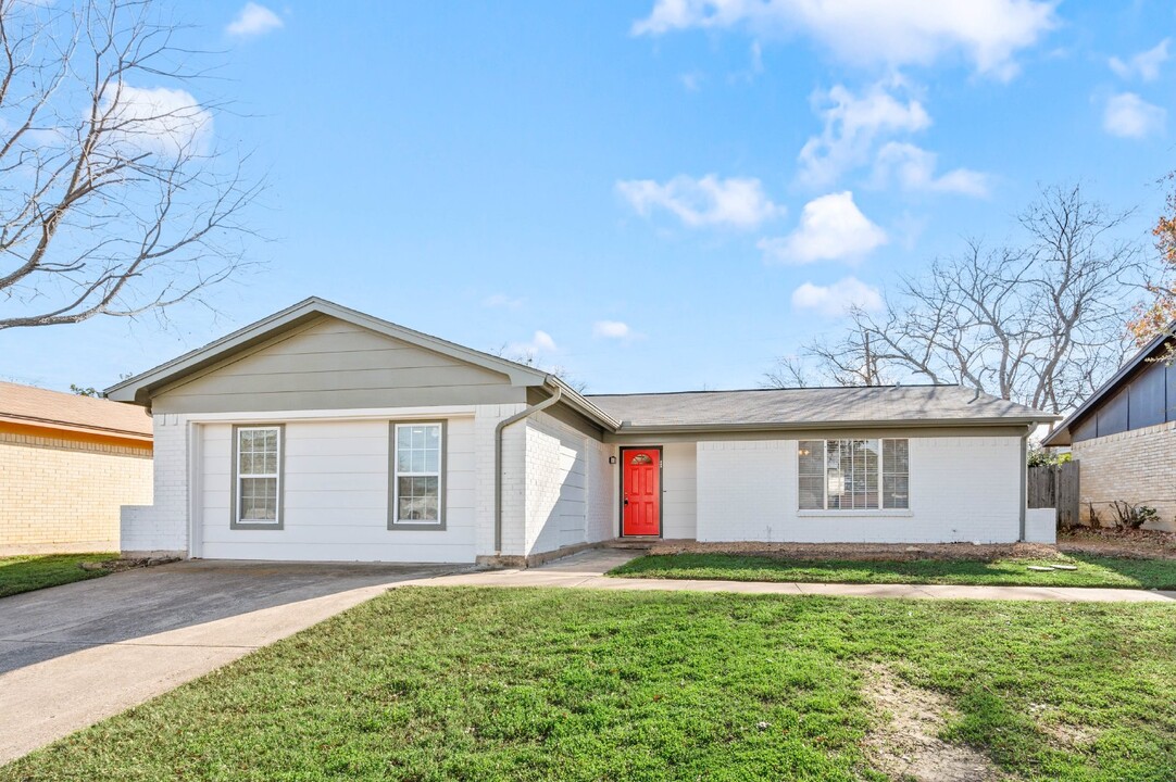 613 Dogwood Cir in Euless, TX - Foto de edificio