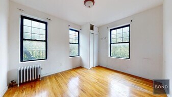240 Waverly Pl in New York, NY - Building Photo