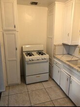 875 N Hoover St, Unit 875 in Los Angeles, CA - Foto de edificio - Building Photo