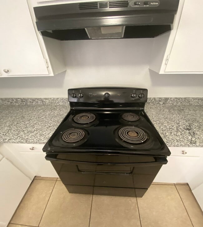 7842 Winehill Ln in Houston, TX - Building Photo - Building Photo