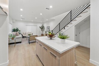 437 E Patterson Way in Fullerton, CA - Building Photo - Building Photo