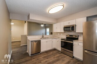 6949 Huntington Woods Cir W in Jacksonville, FL - Building Photo - Building Photo